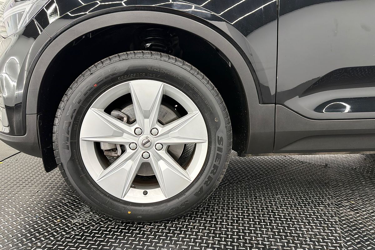 2022 Volvo XC40 Plus B4