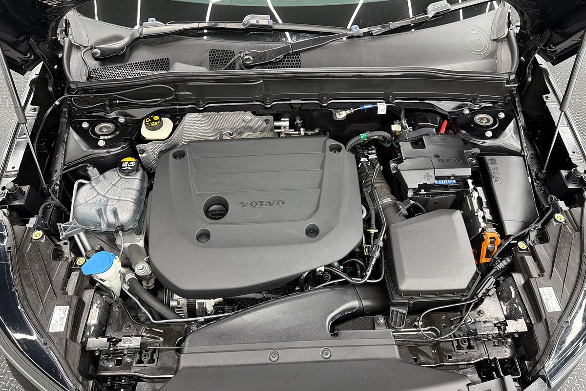 2022 Volvo XC40 Plus B4