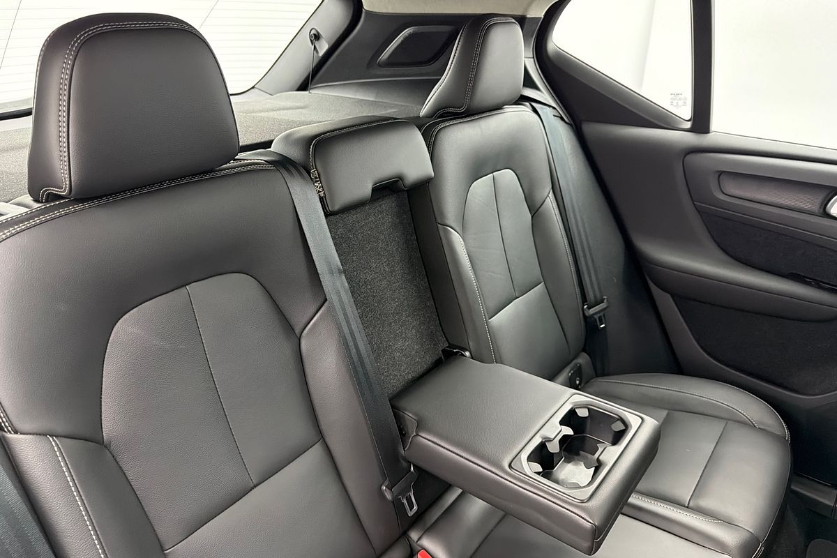 2022 Volvo XC40 Plus B4