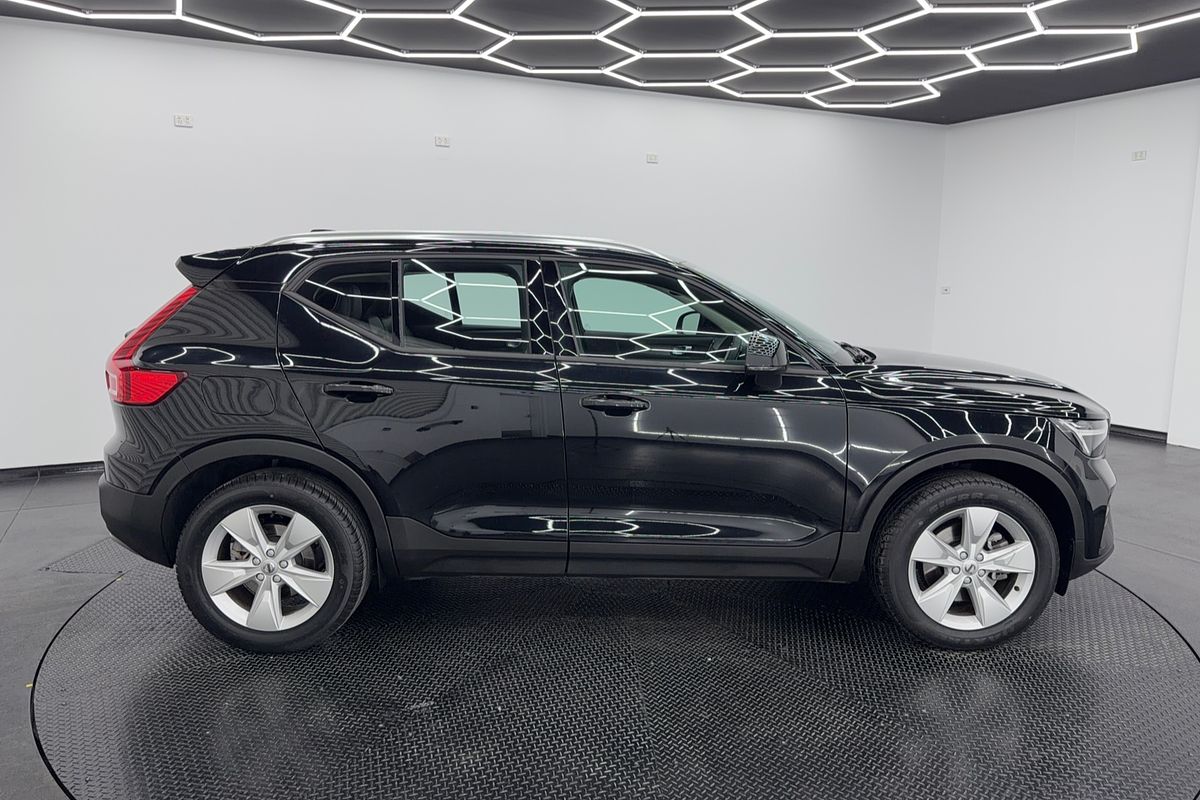 2022 Volvo XC40 Plus B4
