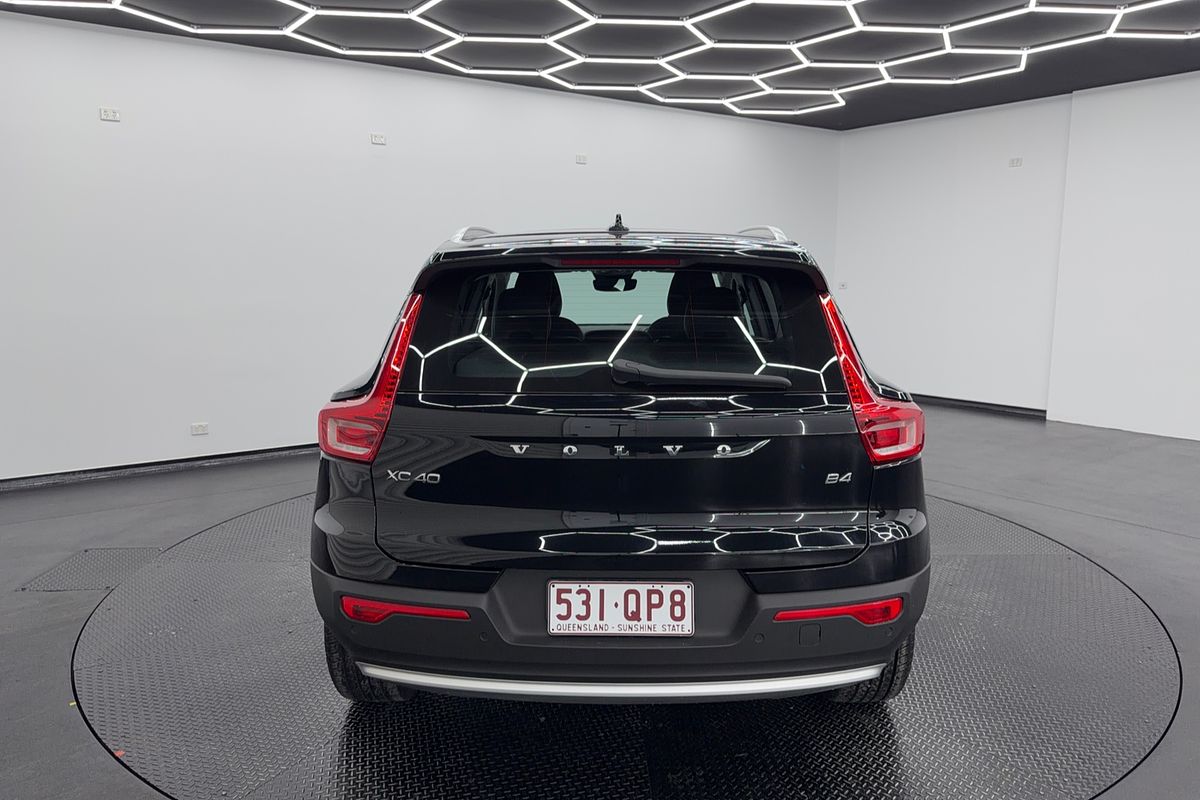 2022 Volvo XC40 Plus B4