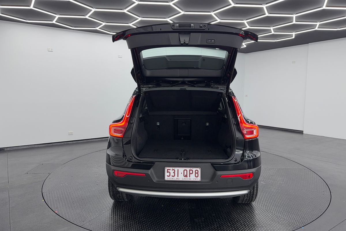 2022 Volvo XC40 Plus B4
