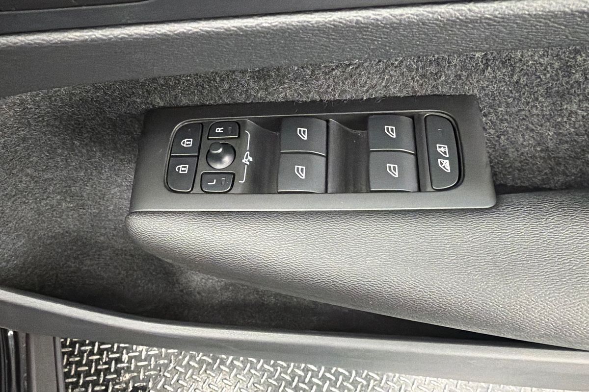 2022 Volvo XC40 Plus B4