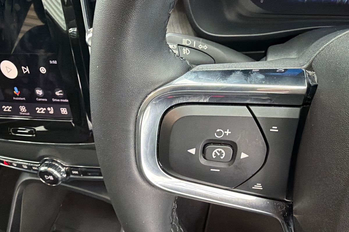 2022 Volvo XC40 Plus B4