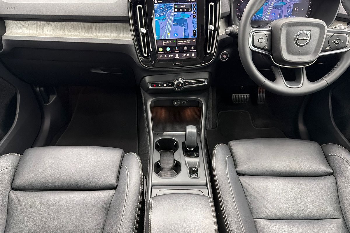 2022 Volvo XC40 Plus B4