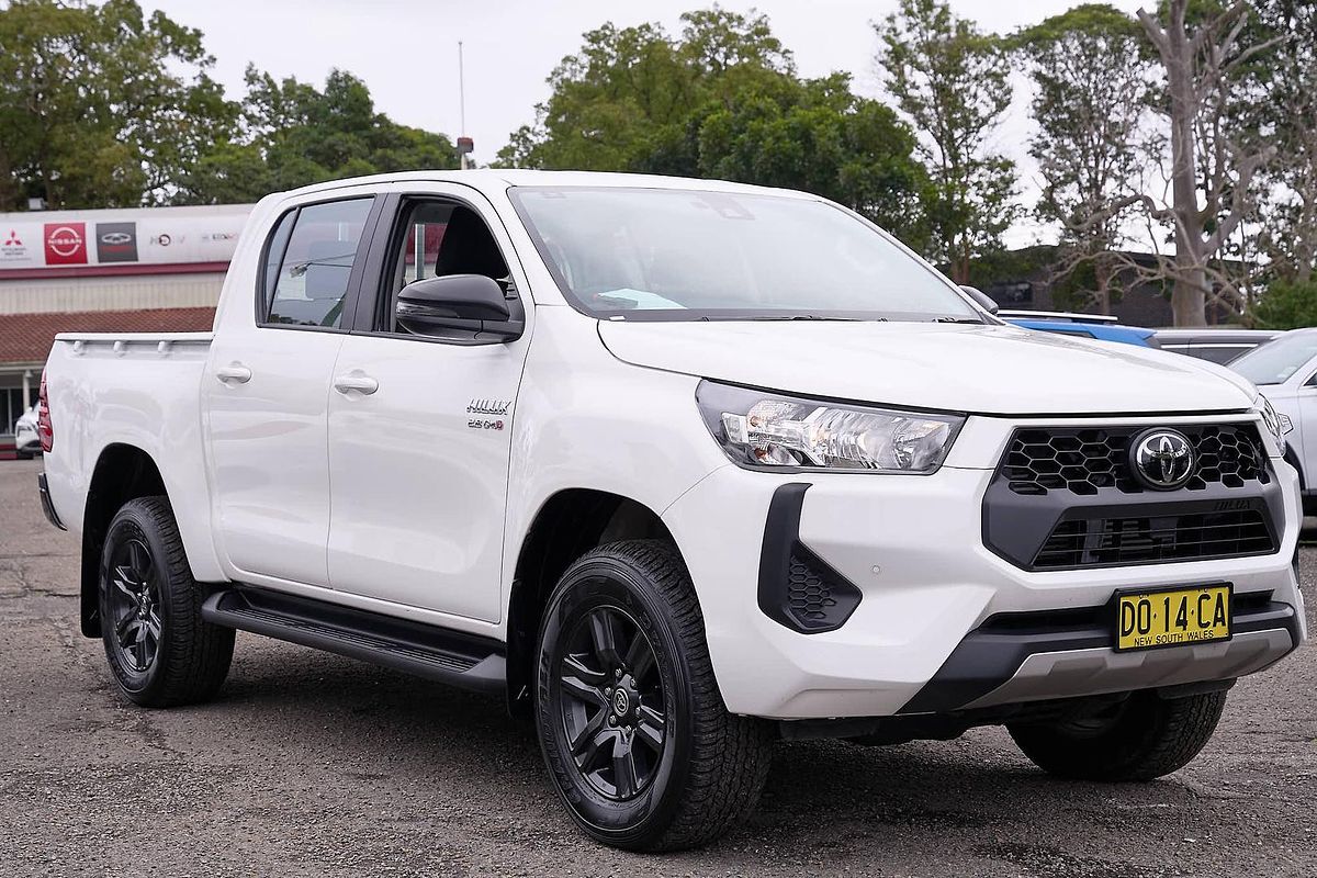 2025 Toyota Hilux SR GUN126R 4X4
