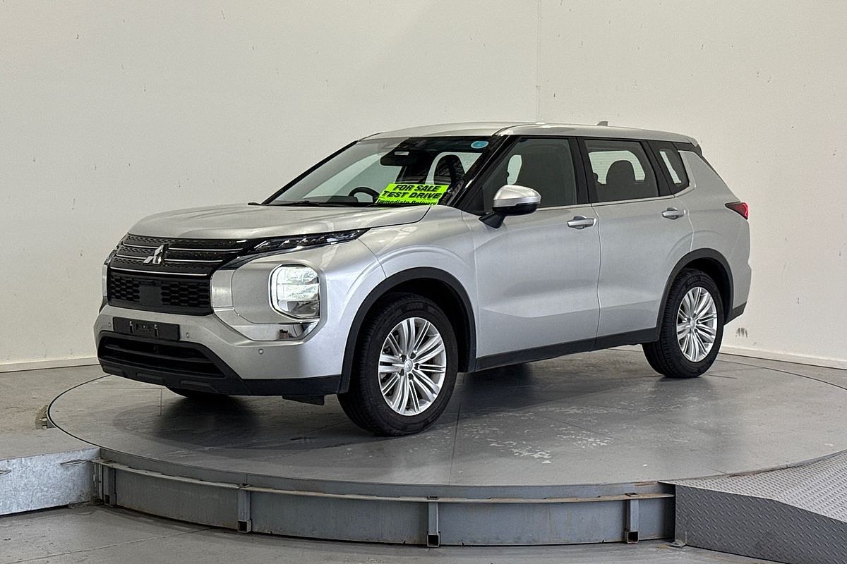 2023 Mitsubishi Outlander ES ZM