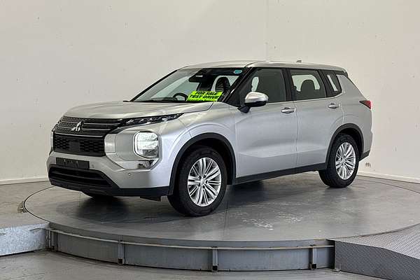2023 Mitsubishi Outlander ES ZM