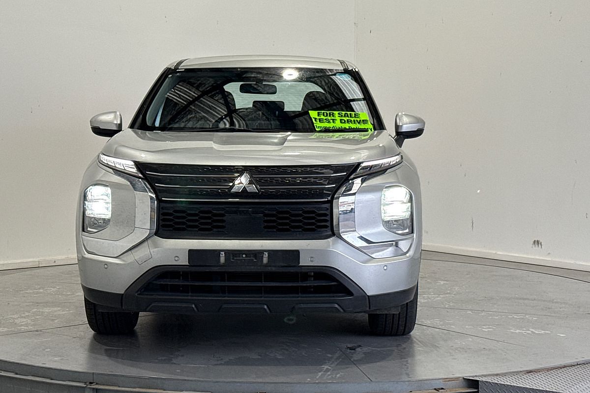 2023 Mitsubishi Outlander ES ZM