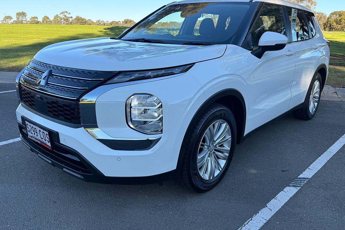 2022 Mitsubishi Outlander ES ZM