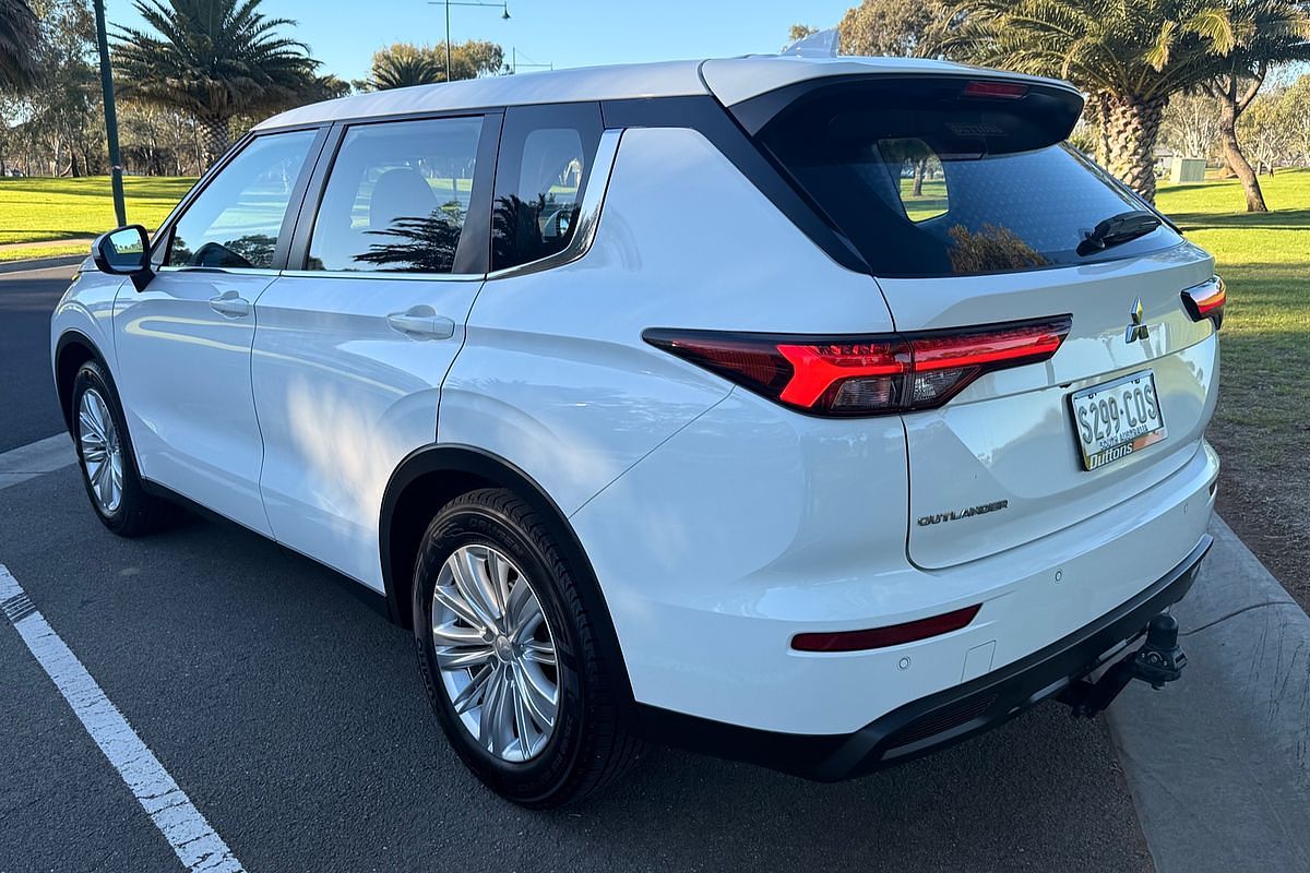 2022 Mitsubishi Outlander ES ZM