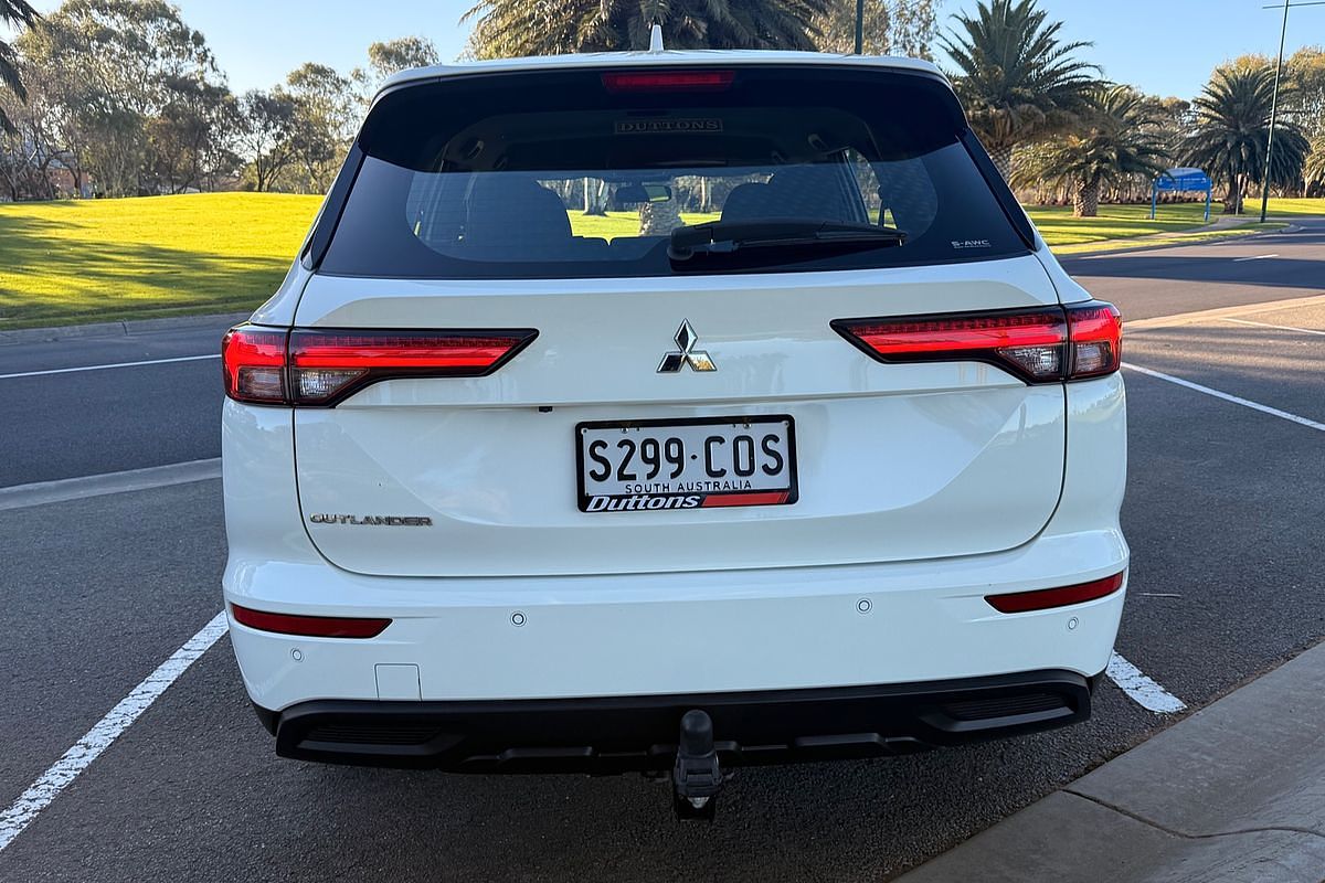 2022 Mitsubishi Outlander ES ZM