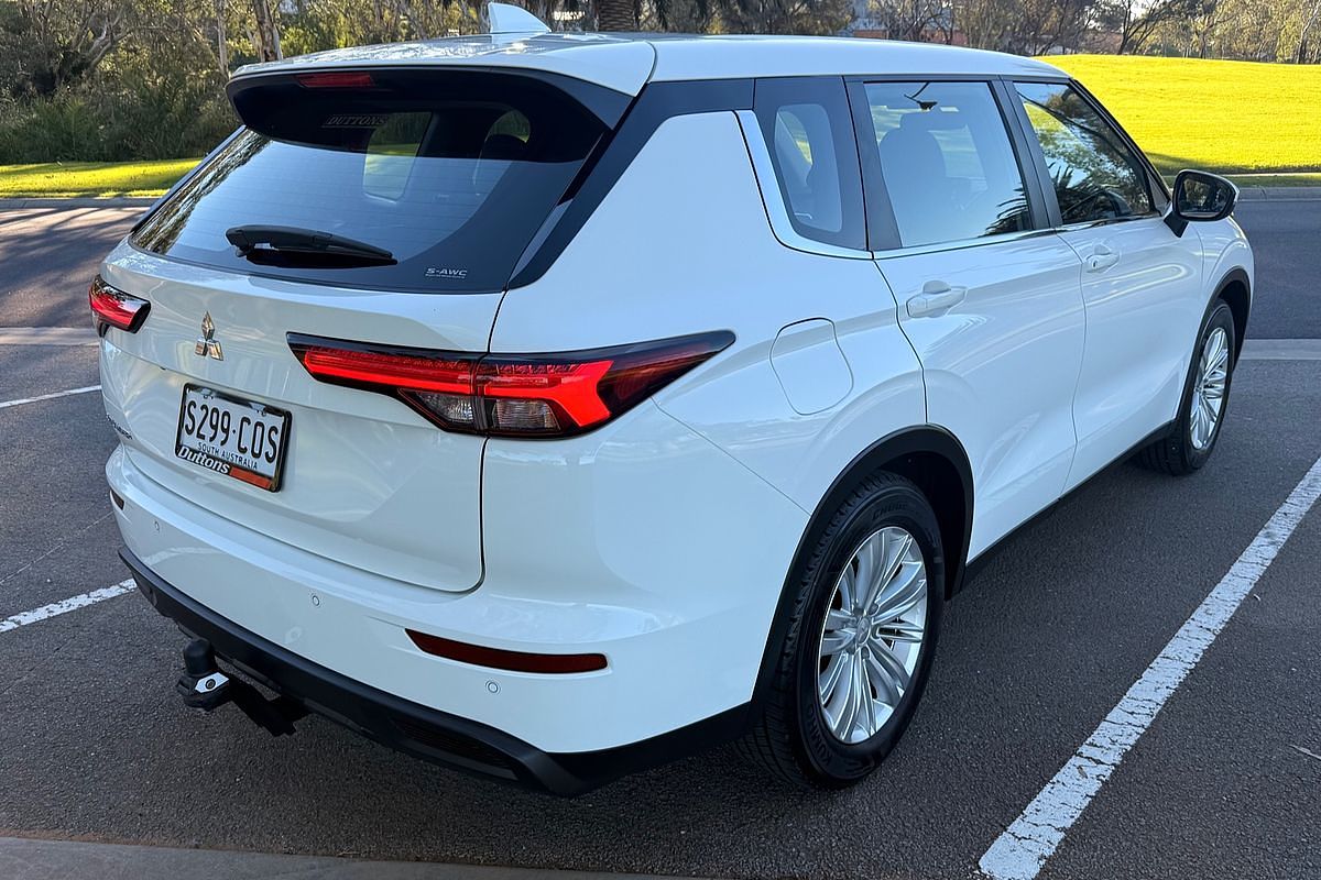 2022 Mitsubishi Outlander ES ZM