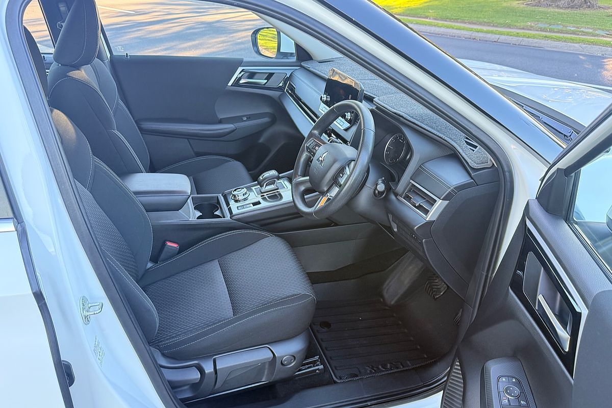 2022 Mitsubishi Outlander ES ZM