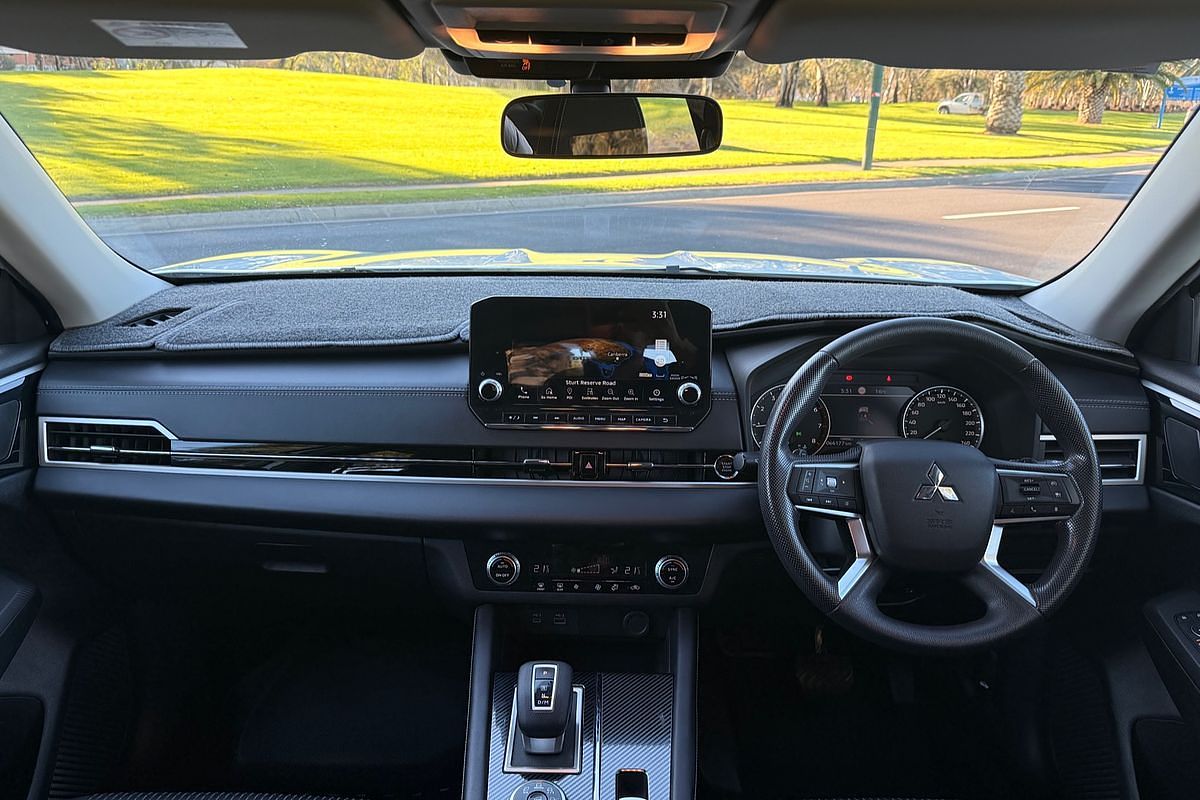 2022 Mitsubishi Outlander ES ZM