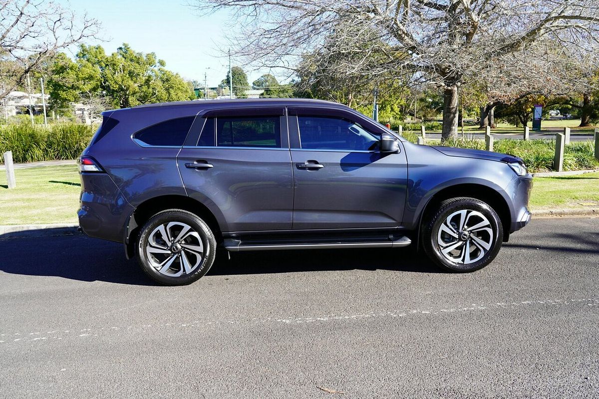 2022 Isuzu MU-X LS-T