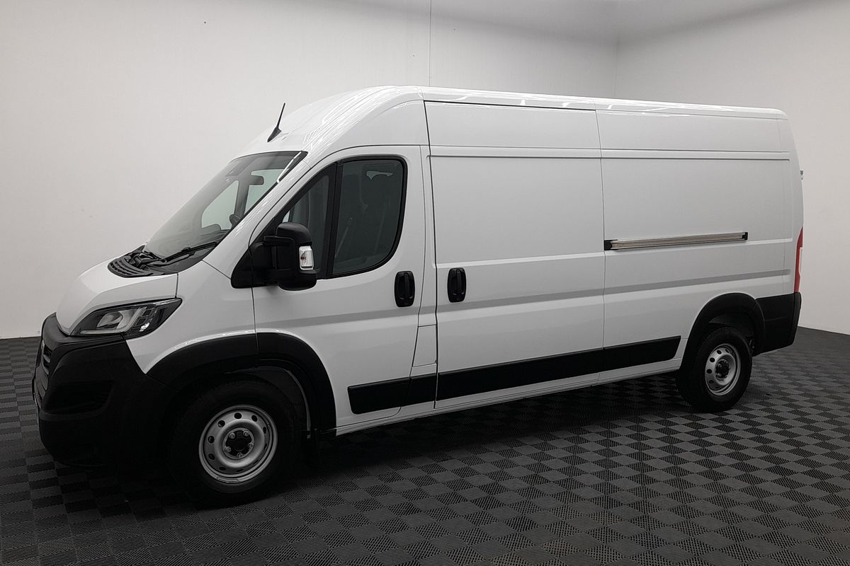 2025 Fiat Ducato Series 9 LWB Mid Roof