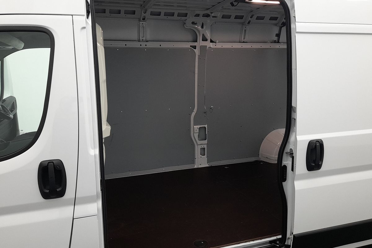 2025 Fiat Ducato Series 9 LWB Mid Roof