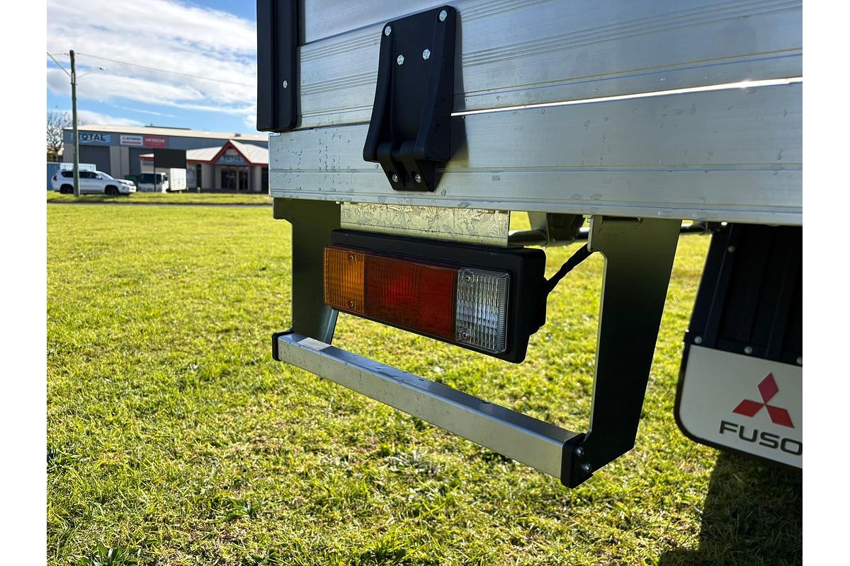 2025 Fuso Canter 515 image 11