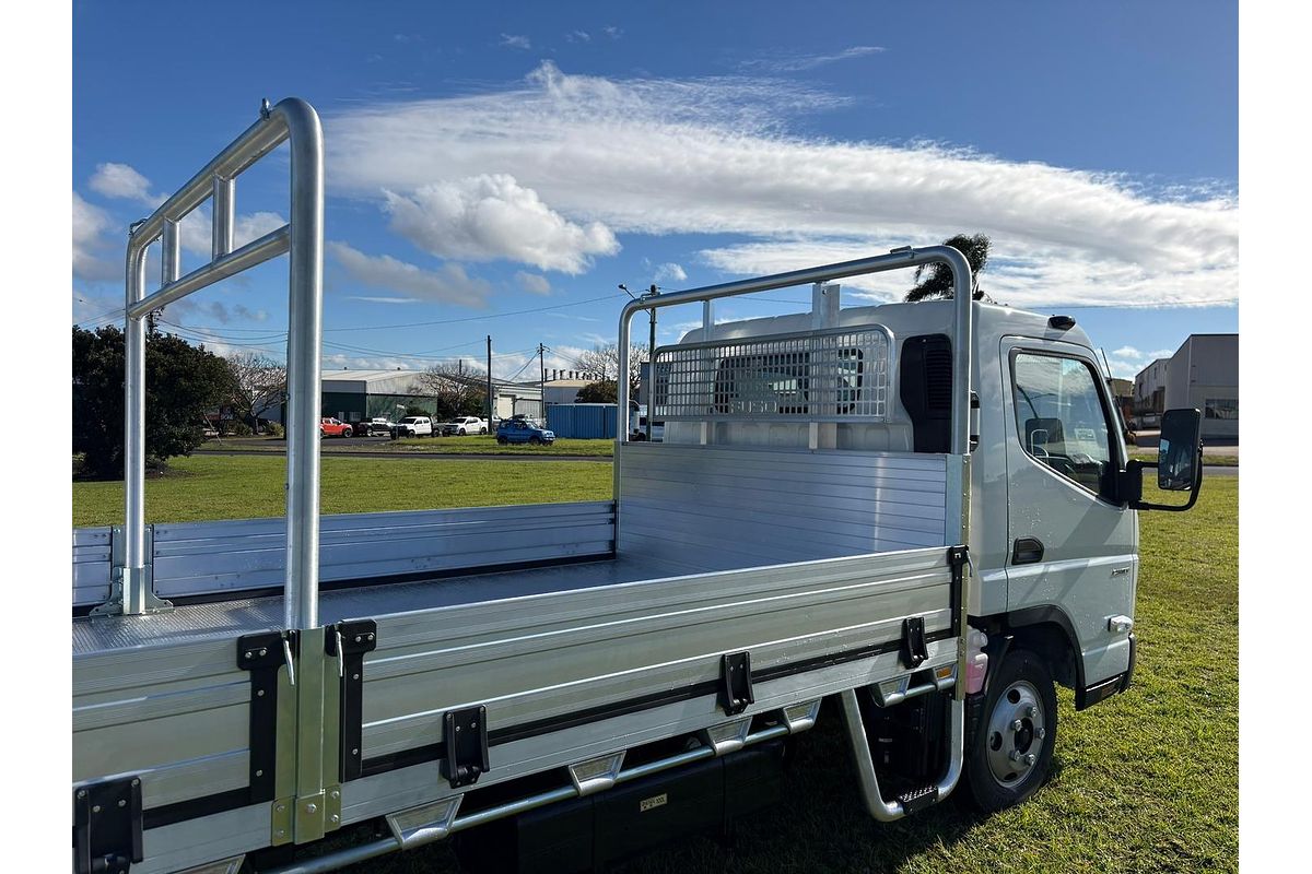 2025 Fuso Canter 515 image 13