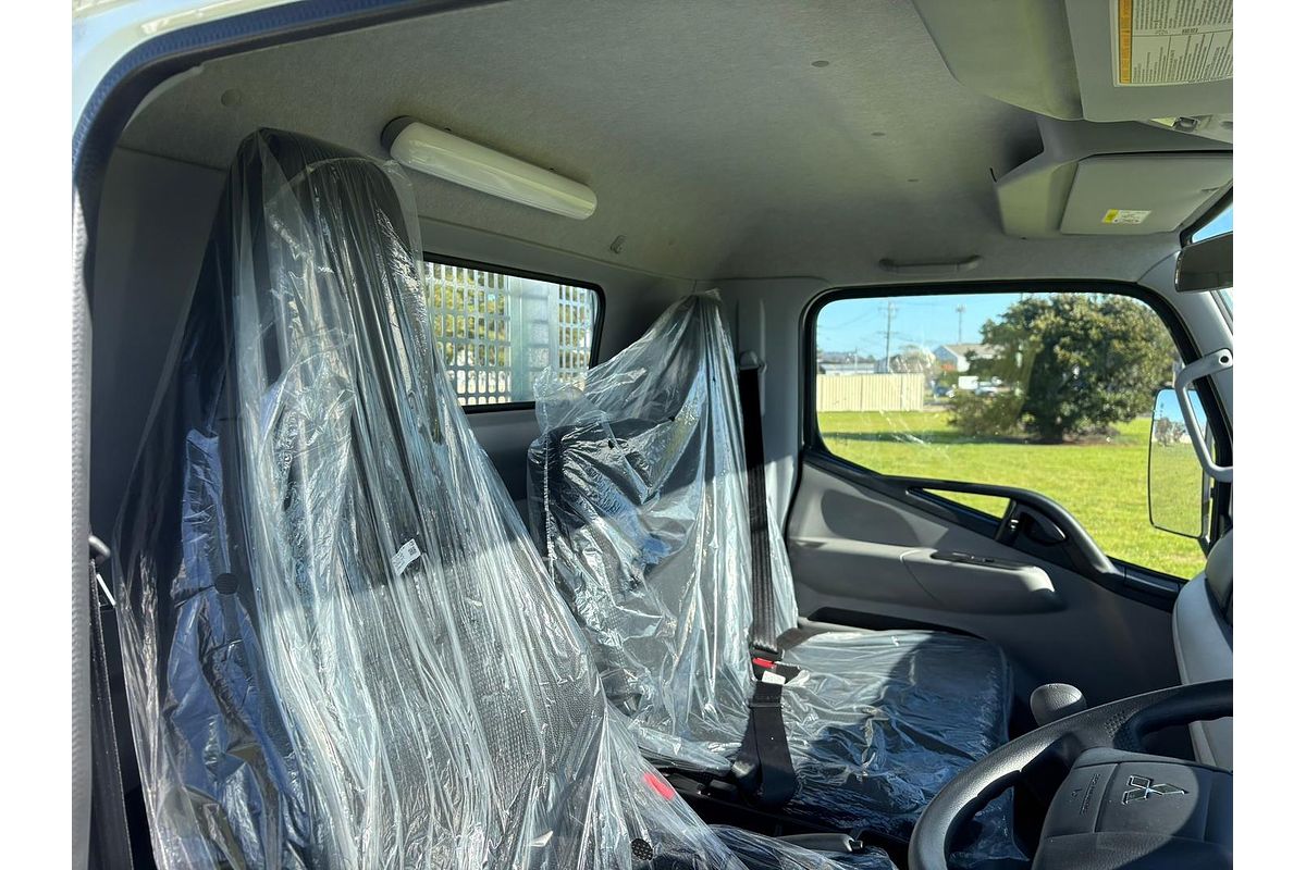 2025 Fuso Canter 515 image 16
