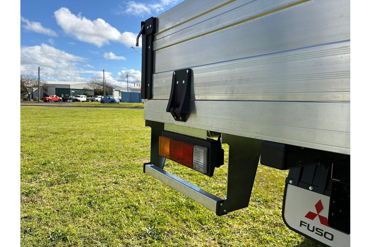 2025 Fuso Canter 515 image 8