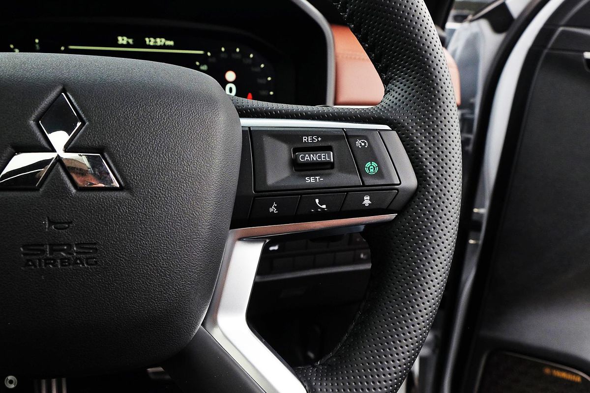 2025 Mitsubishi Outlander Exceed Tourer ZM