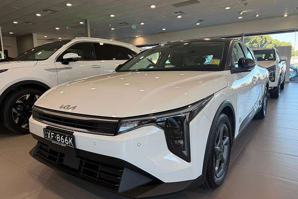 2025 Kia K4 S CL4m thumb-0