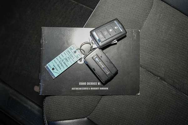 2023 Jeep Grand Cherokee Night Eagle WL thumb-20