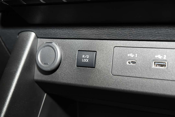 2025 Mitsubishi Triton GLX-R MV thumb-13