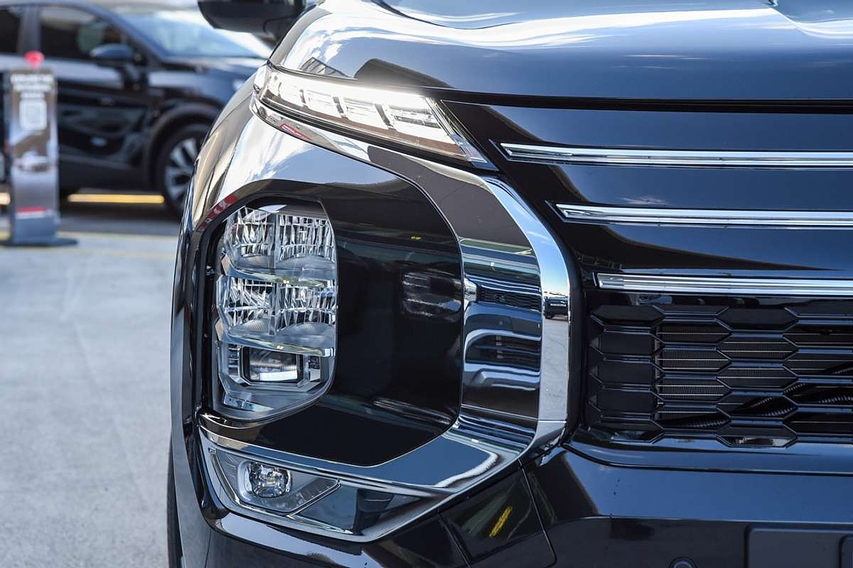 2025 Mitsubishi Outlander Exceed Tourer ZM