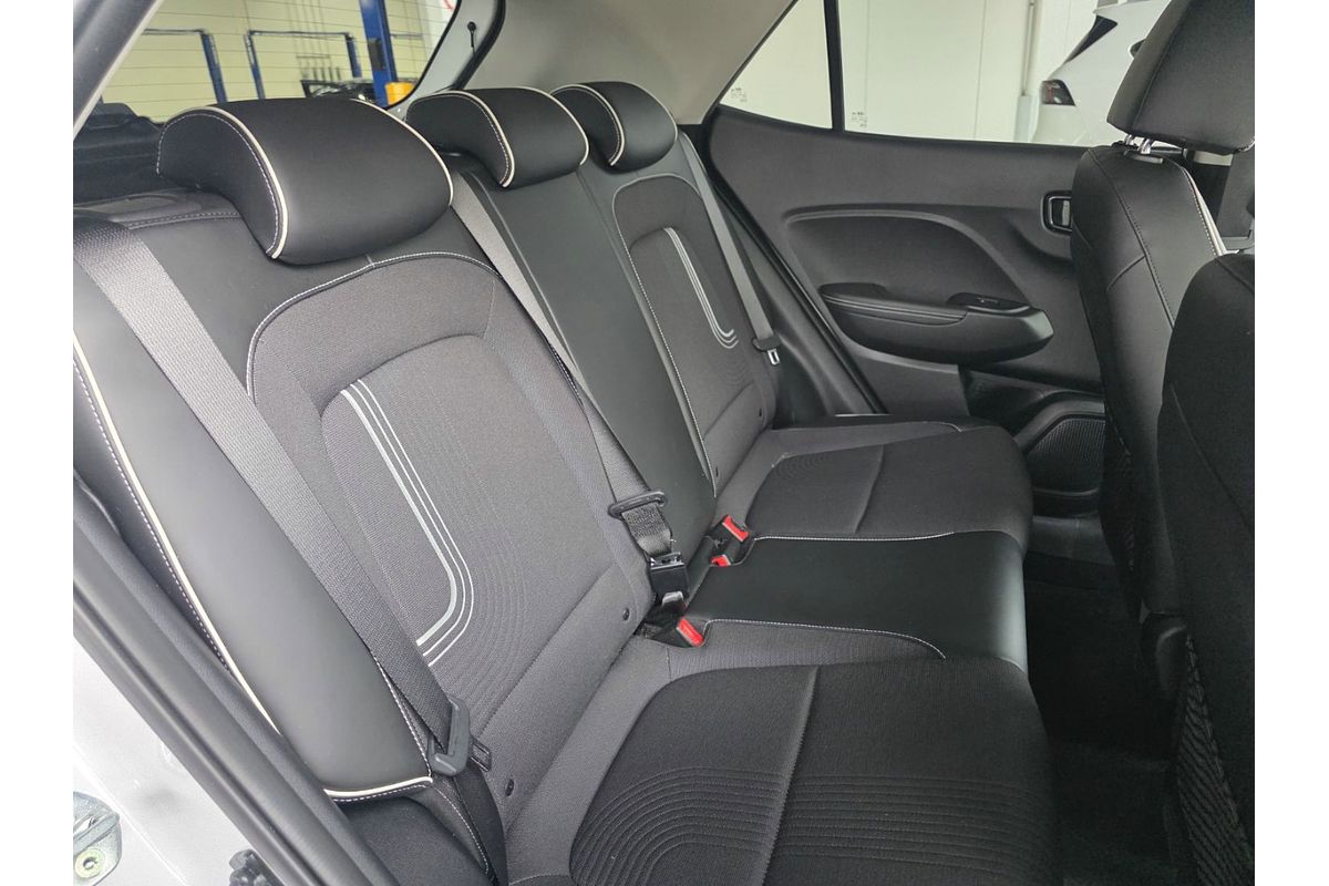 2019 Hyundai Venue Elite QX image 2