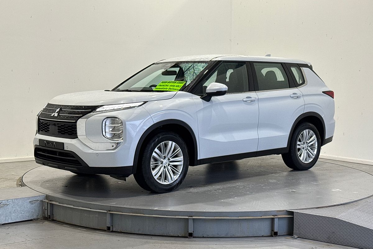2023 Mitsubishi Outlander ES ZM