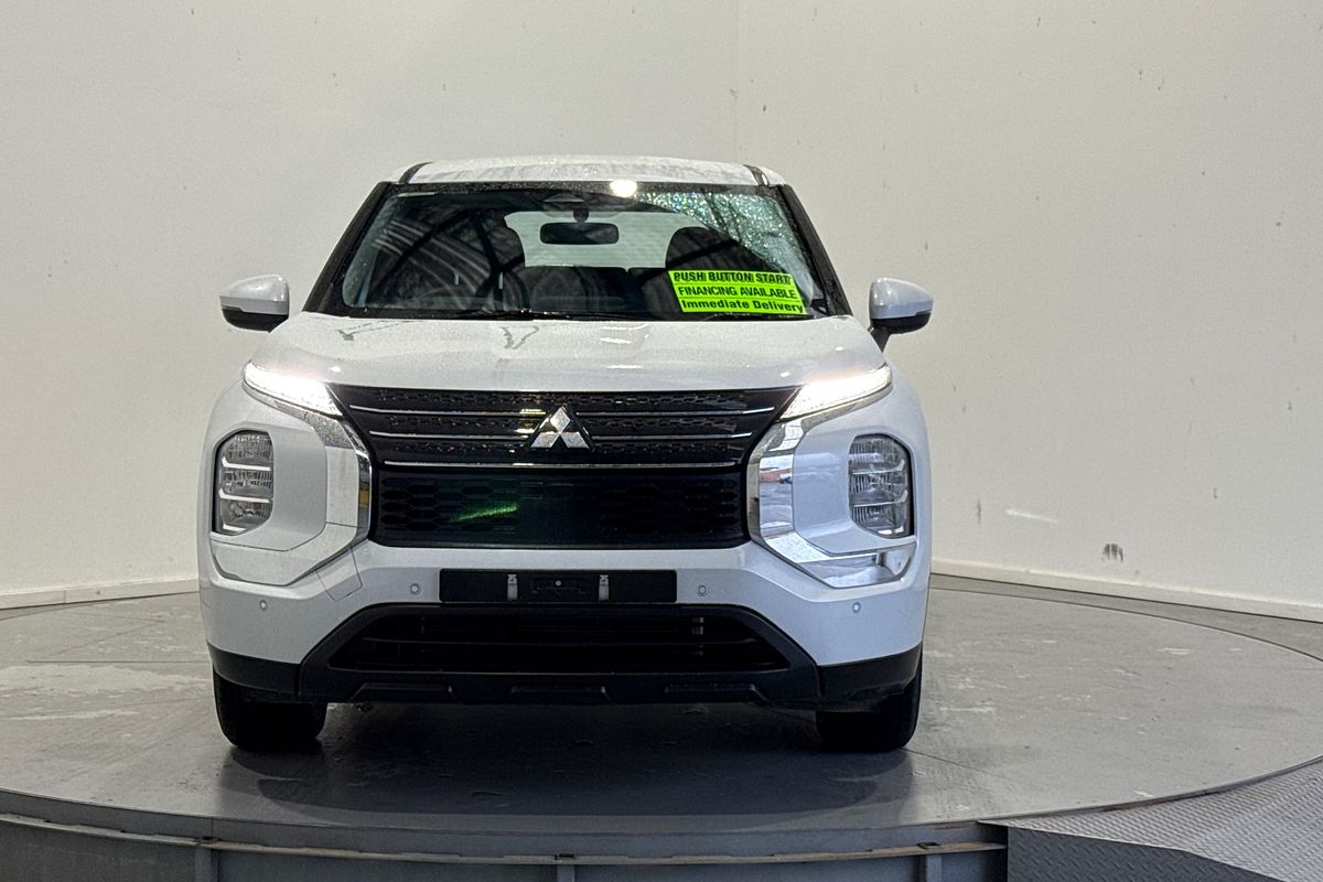 2023 Mitsubishi Outlander ES ZM