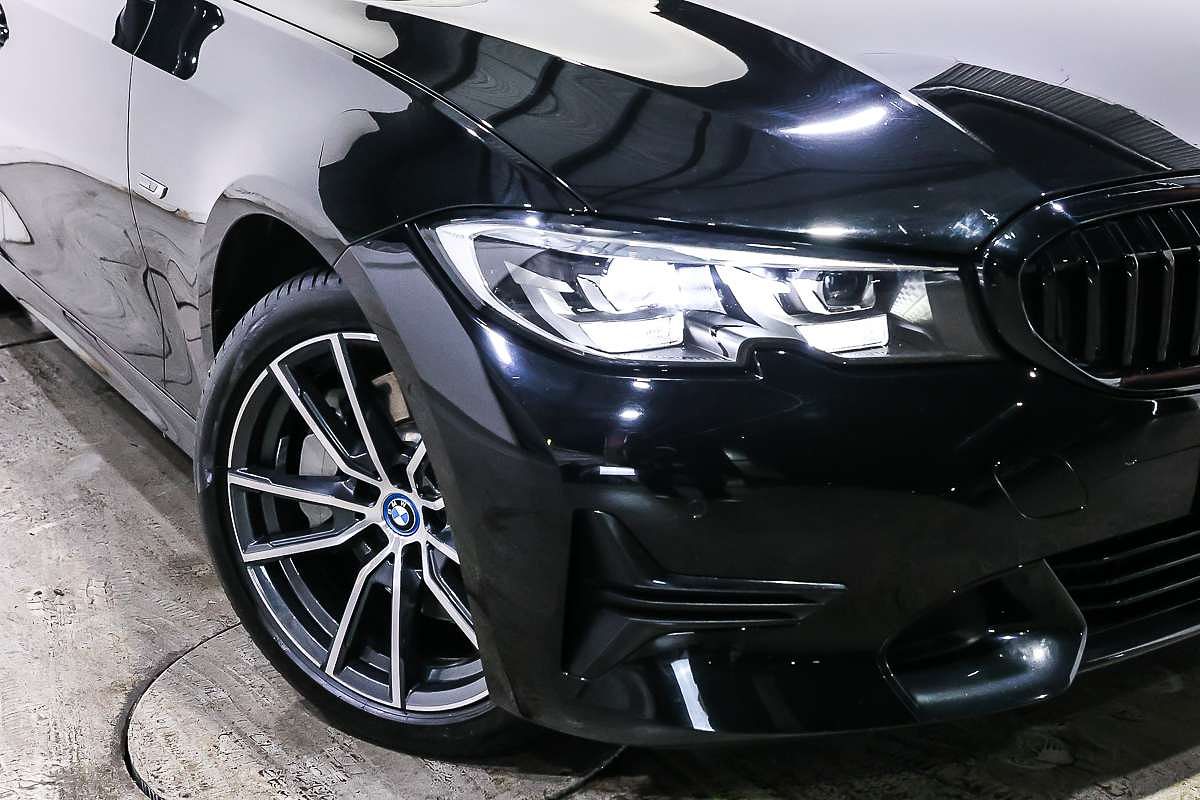 2022 BMW 3 Series 330e Luxury Line G20