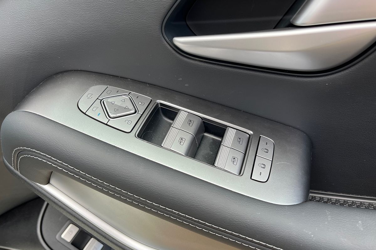2025 BYD SEALION 8 Dynamic FWD