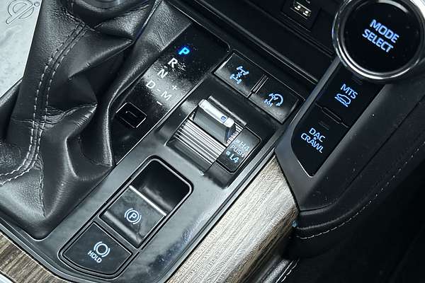 2022 Toyota Landcruiser Sahara FJA300R thumb-16