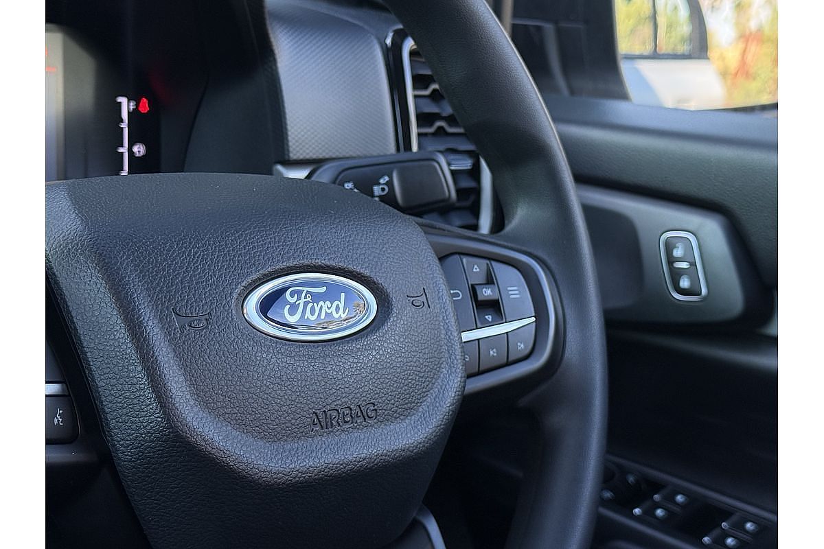 2025 Ford Everest Ambiente 2.0L