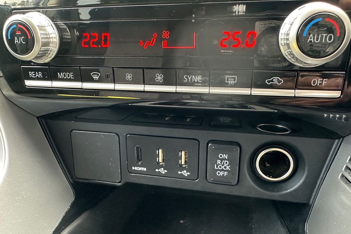 2022 Mitsubishi Pajero Sport GLS QF image 17