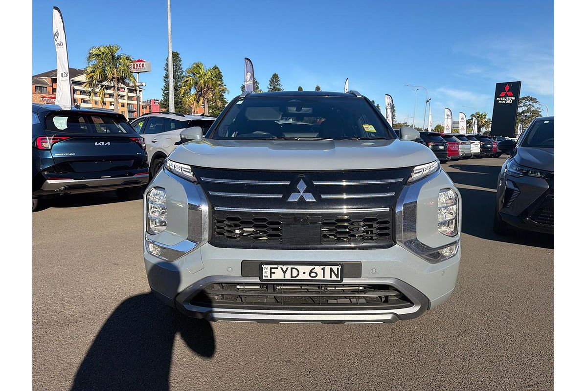 2025 Mitsubishi Outlander Exceed Tourer ZM