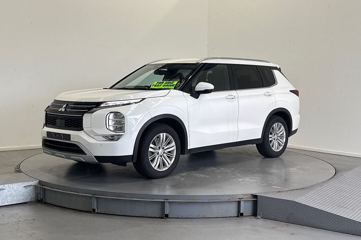 2023 Mitsubishi Outlander LS ZM