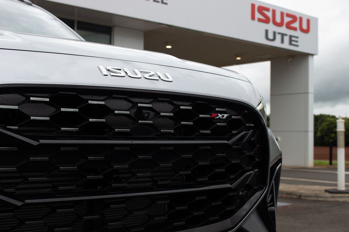 2025 Isuzu MU-X X-TERRAIN