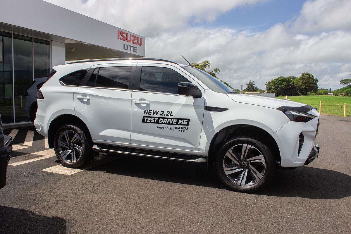 2025 Isuzu MU-X LS-T