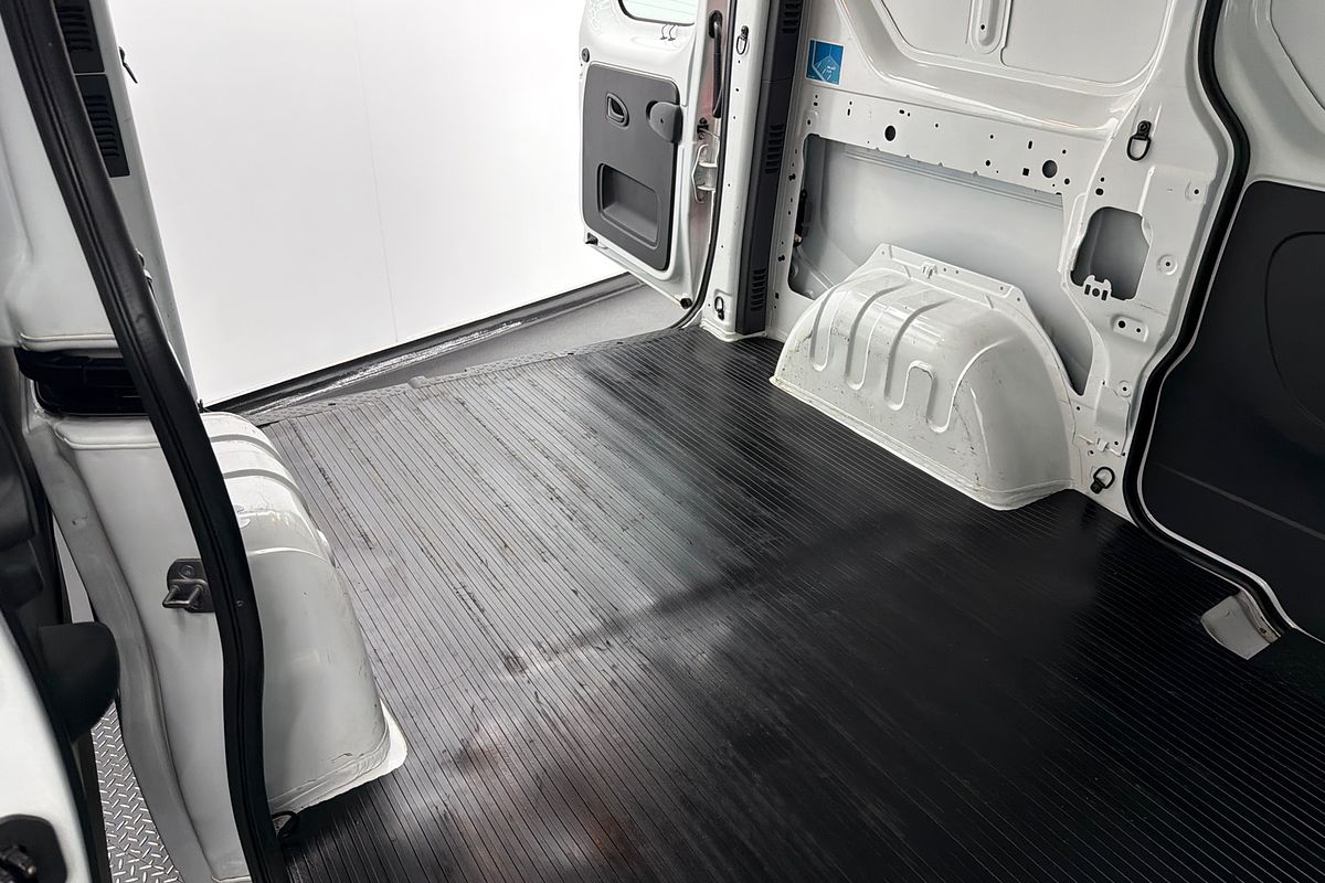 2020 Mitsubishi Express GLX SN SWB