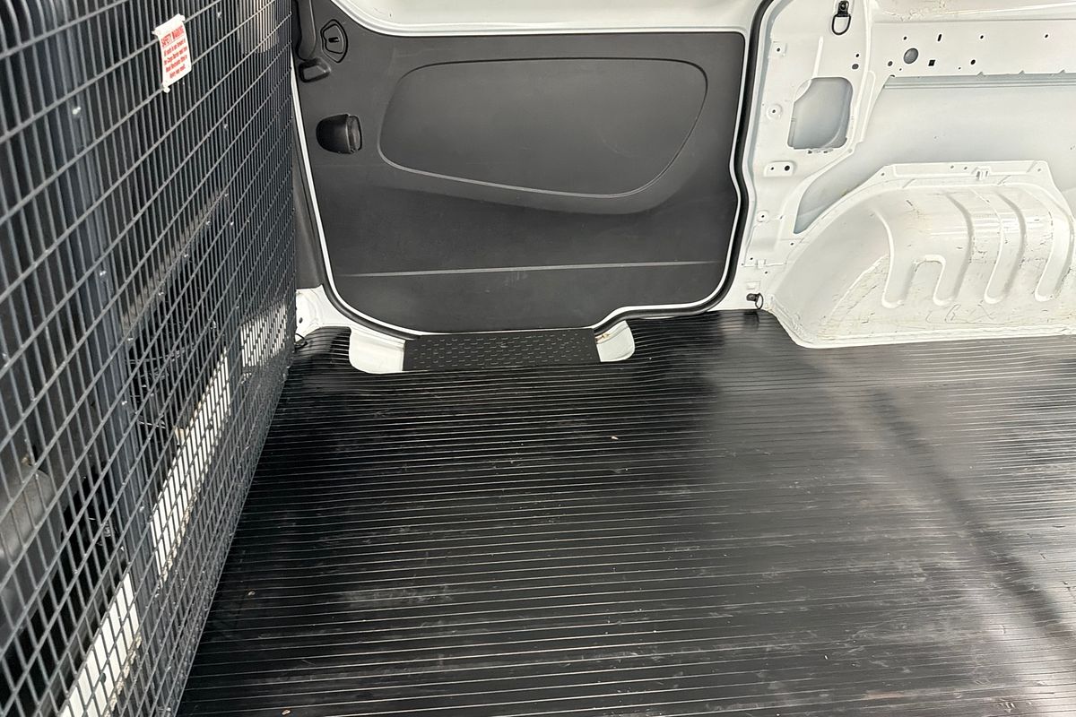 2020 Mitsubishi Express GLX SN SWB