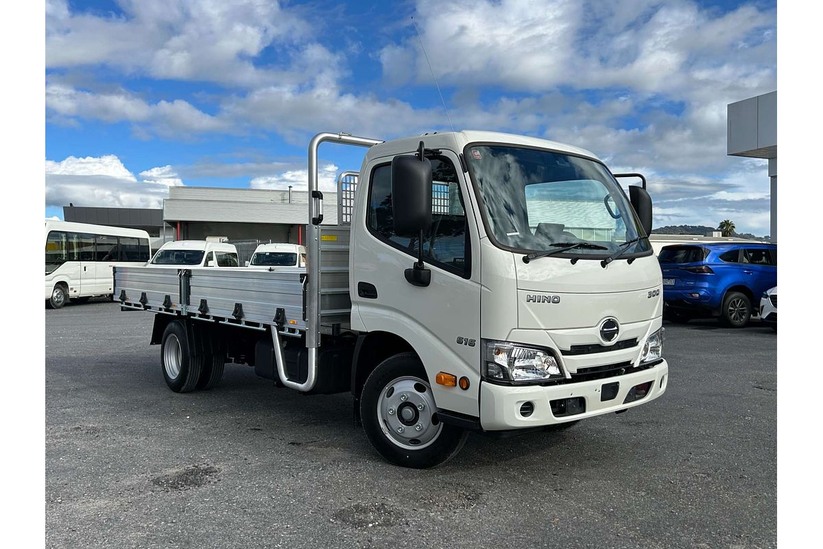 2026 Hino 300 Series 616 Alloy Tray MWB