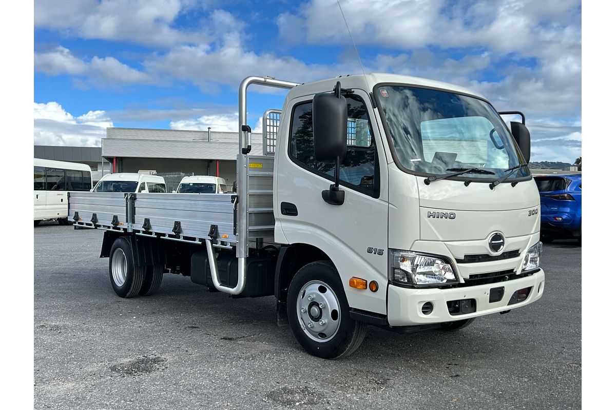 2026 Hino 300 Series 616 Alloy Tray MWB