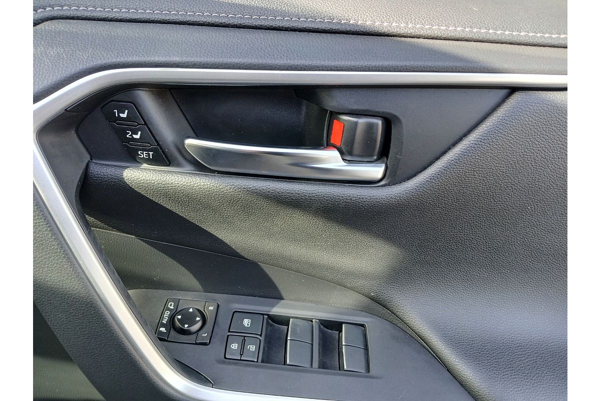 2021 Toyota RAV4 Cruiser AXAH54R image 14