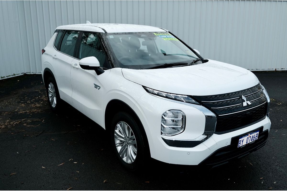 2024 Mitsubishi Outlander PHEV ES ZM