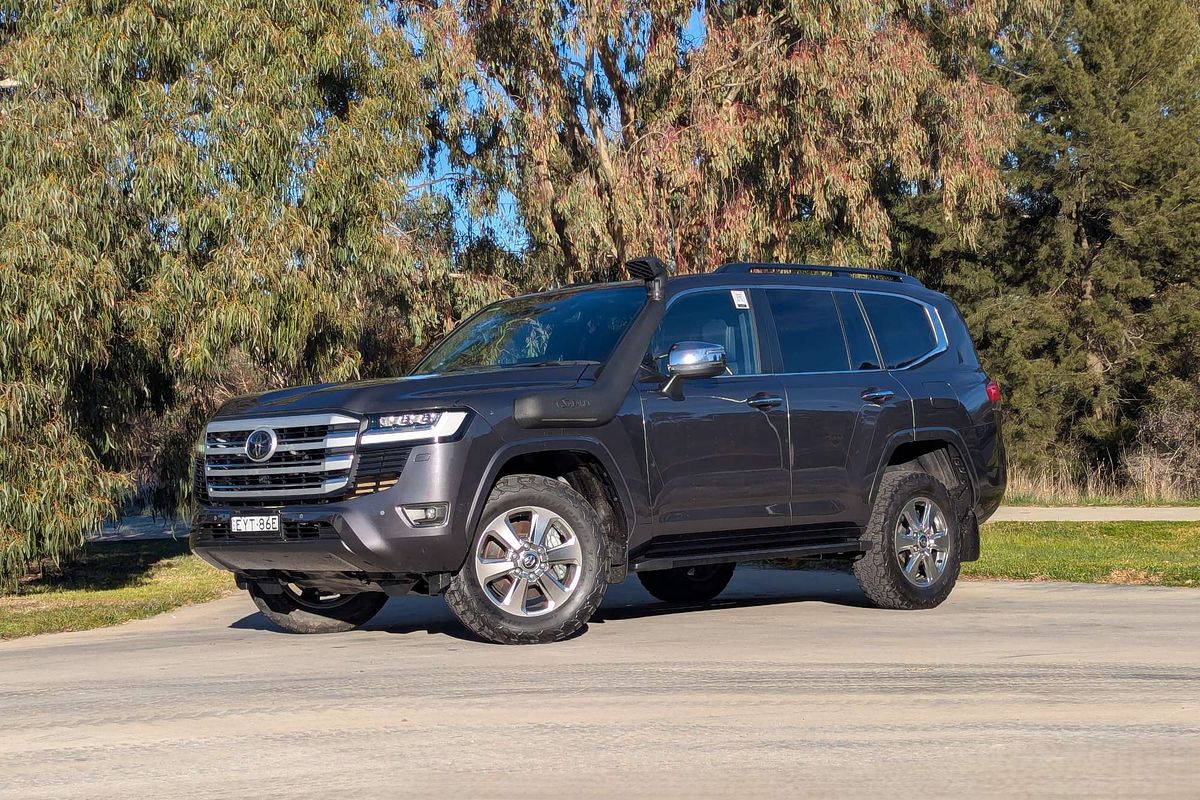 2023 Toyota Landcruiser Sahara FJA300R